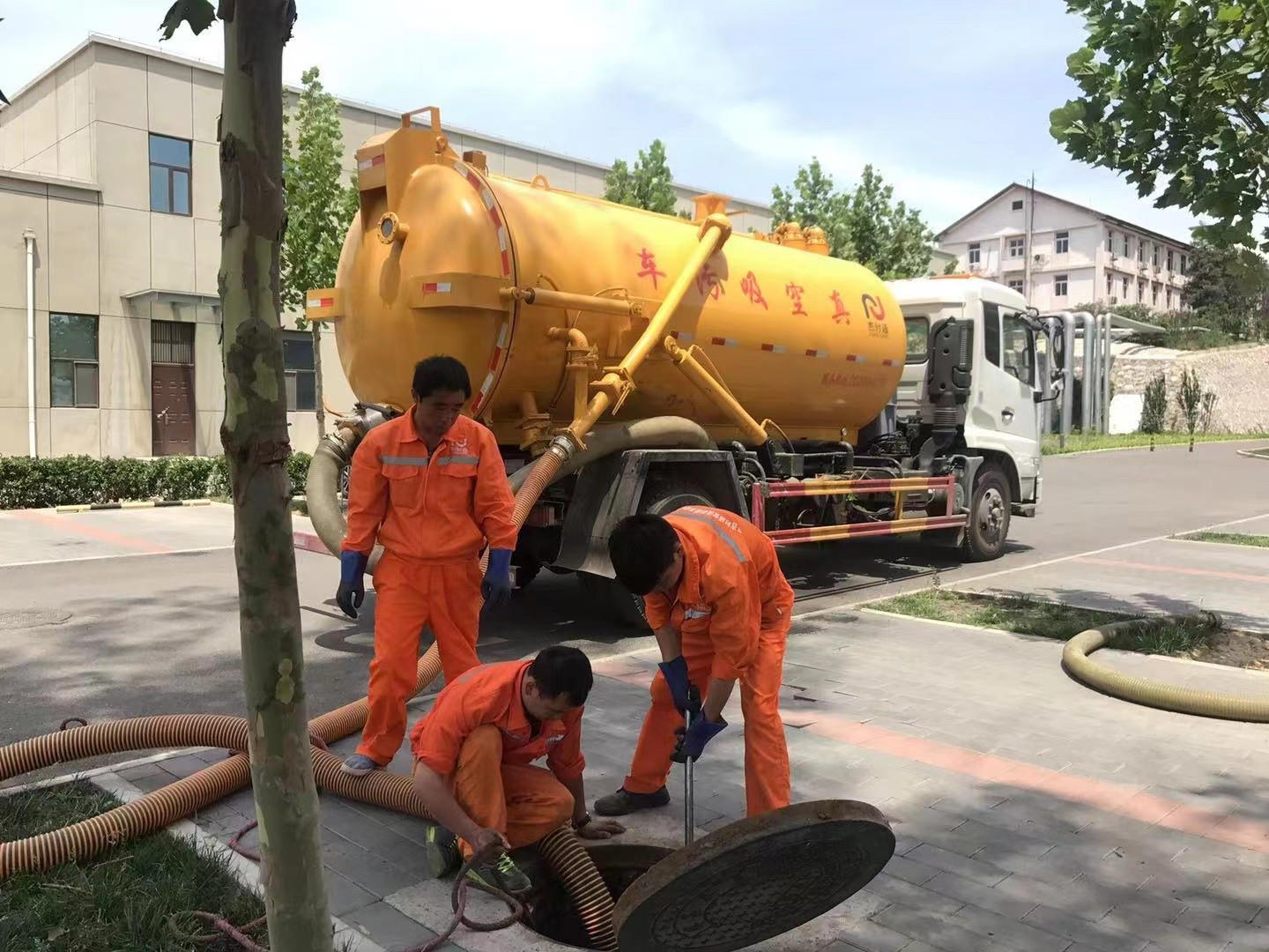 泾源化粪池清理与5-8吨吸粪车施工效率分析